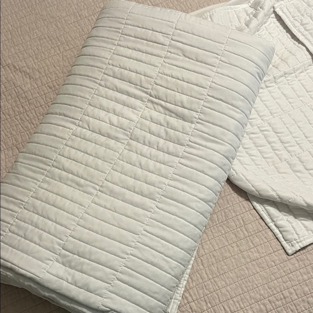 Queen quilt plus shams in white - Home Bedding